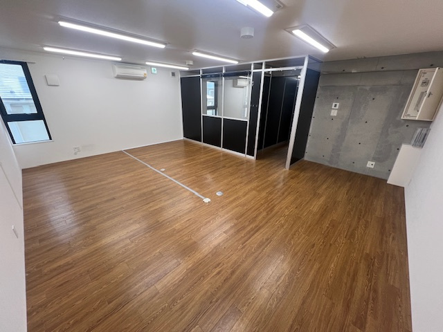 Forensic Square Tokyo bldgの居間・リビング
