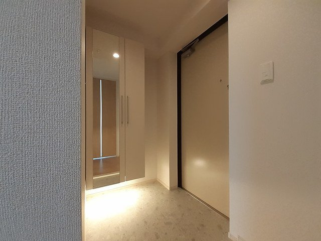 ムーンヒルズ大阪の玄関