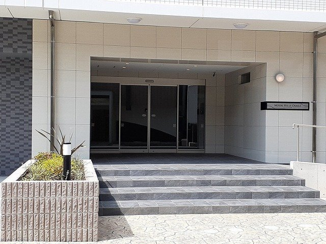 ムーンヒルズ大阪のエントランス