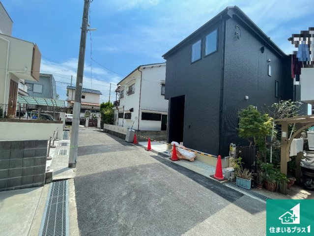 神戸市垂水区千代が丘　新築一戸建ての前面道路含む現地写真|周辺は落ち着いた街並みの住宅地！子育てがしやすい住環境です！まだ未完成ですが、現地でしかわからない事もございます。是非一度ご覧ください。