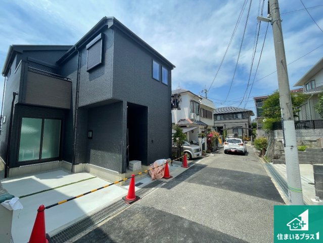 神戸市垂水区千代が丘　新築一戸建ての前面道路含む現地写真|周辺は落ち着いた街並みの住宅地！子育てがしやすい住環境です！まだ未完成ですが、現地でしかわからない事もございます。是非一度ご覧ください。