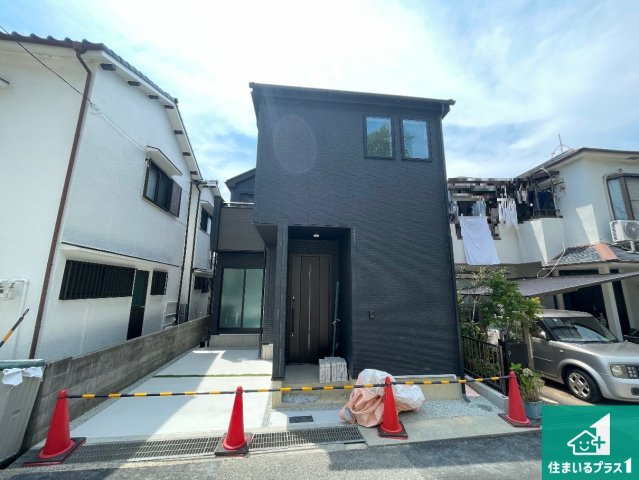 神戸市垂水区千代が丘　新築一戸建ての外観|周辺は落ち着いた街並みの住宅地！子育てがしやすい住環境です！まだ未完成ですが、現地でしかわからない事もございます。是非一度ご覧ください。