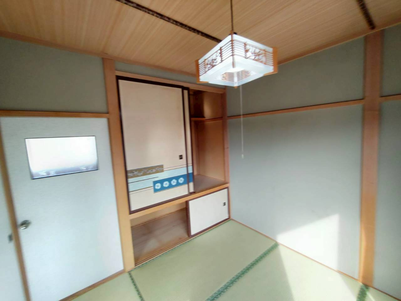 桜ケ岡6丁目41-22借家の玄関