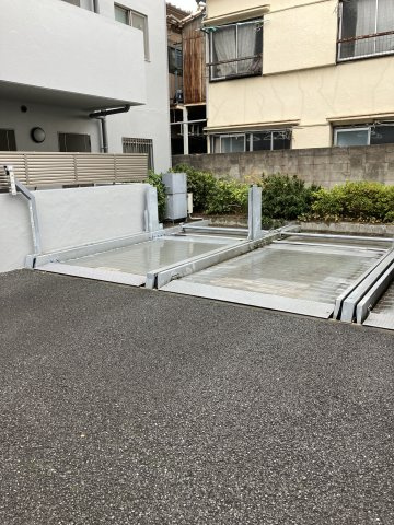 エバーグリーンの駐車場