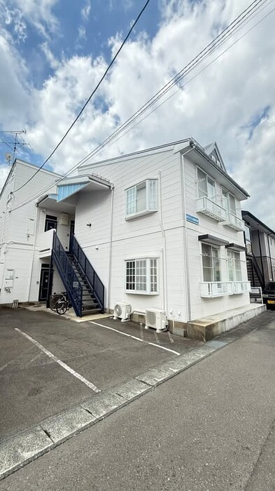 ホワイトコート前九年　Ａの外観