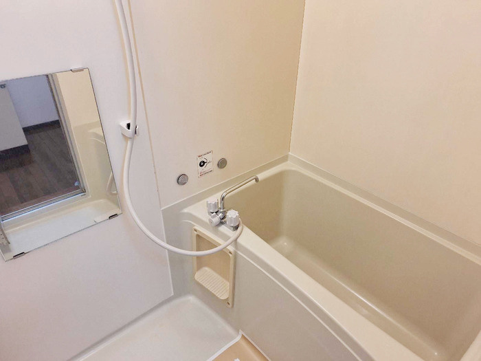 ホワイトコート前九年　Ａの浴室