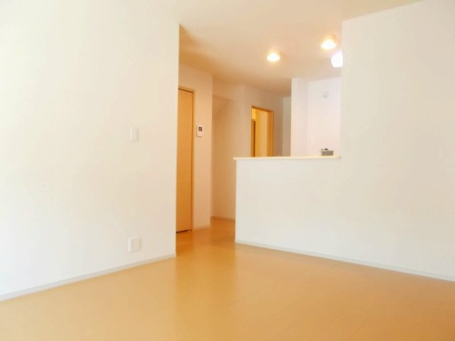 サニー青山の居間・リビング