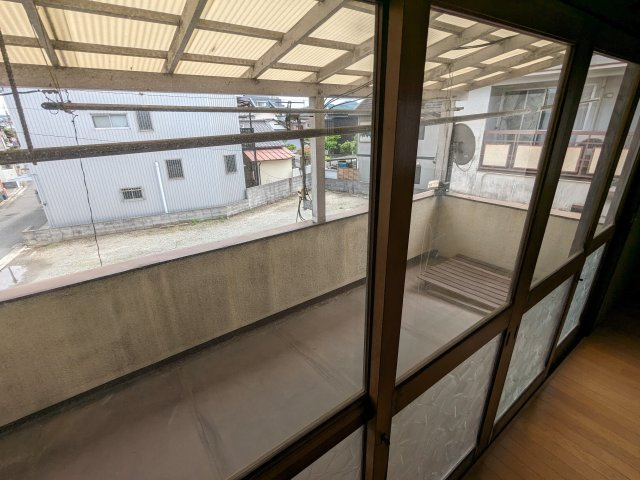 京町アパートのバルコニー