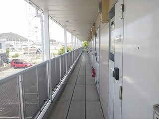 レオパレスさくらＡの玄関