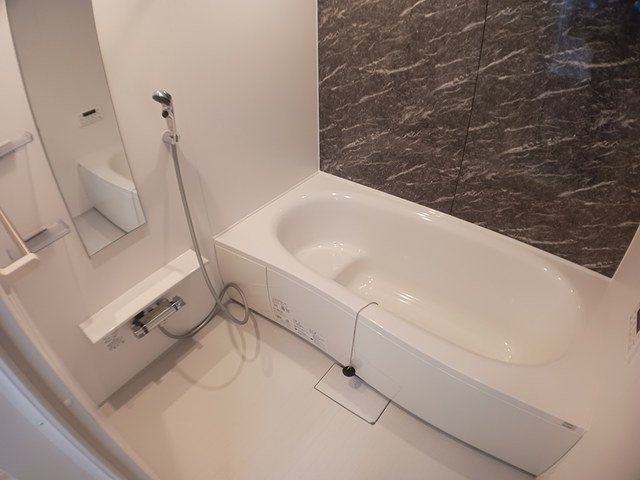 メゾングレーヌ東出Ｂの浴室