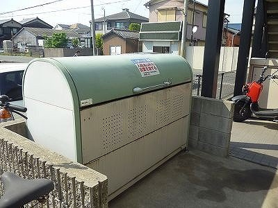 レオパレスぽぽらのその他|ダストボックス