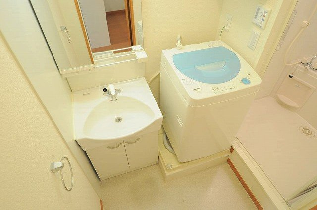 レオパレスぽぽらの内装|独立洗面台完備