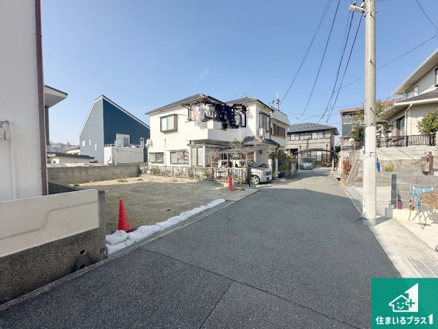 神戸市垂水区千代が丘　新築一戸建ての前面道路含む現地写真|周辺は落ち着いた街並みの住宅地！子育てがしやすい住環境です！まだ未完成ですが、現地でしかわからない事もございます。是非一度ご覧ください。