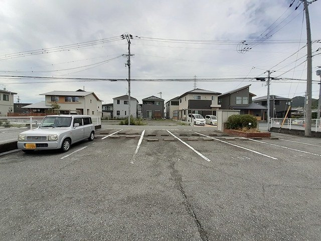 アネックスイーストの駐車場