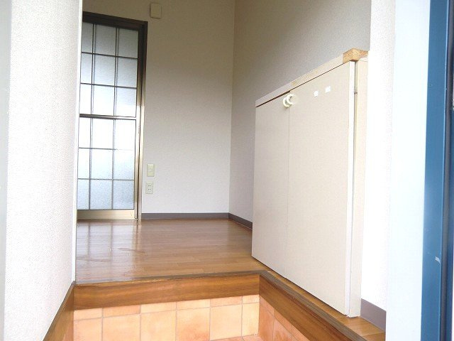 ロジュマン継の玄関