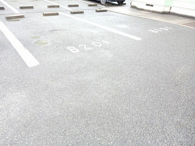 エスポワールⅡの駐車場