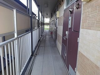 レオパレス西浜の玄関