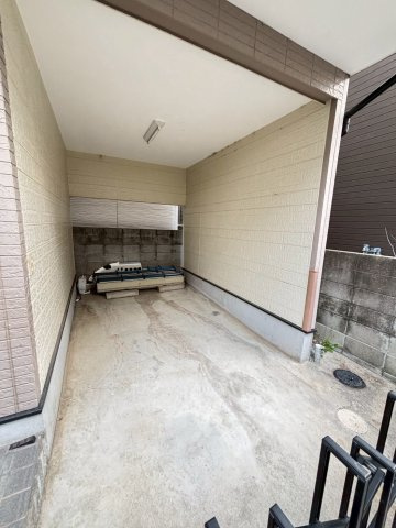 丸橋町貸家の駐車場