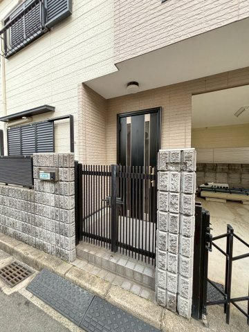 丸橋町貸家のエントランス
