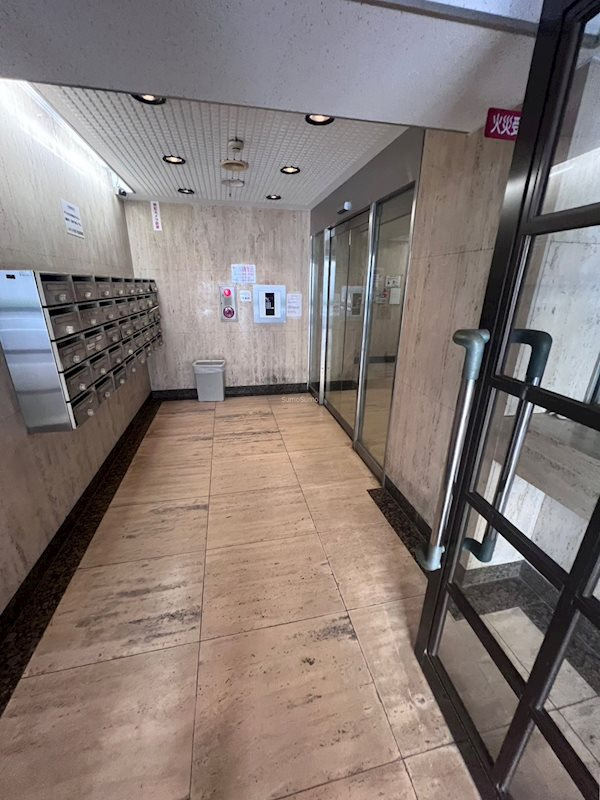 難波リーガルハウスのエントランス