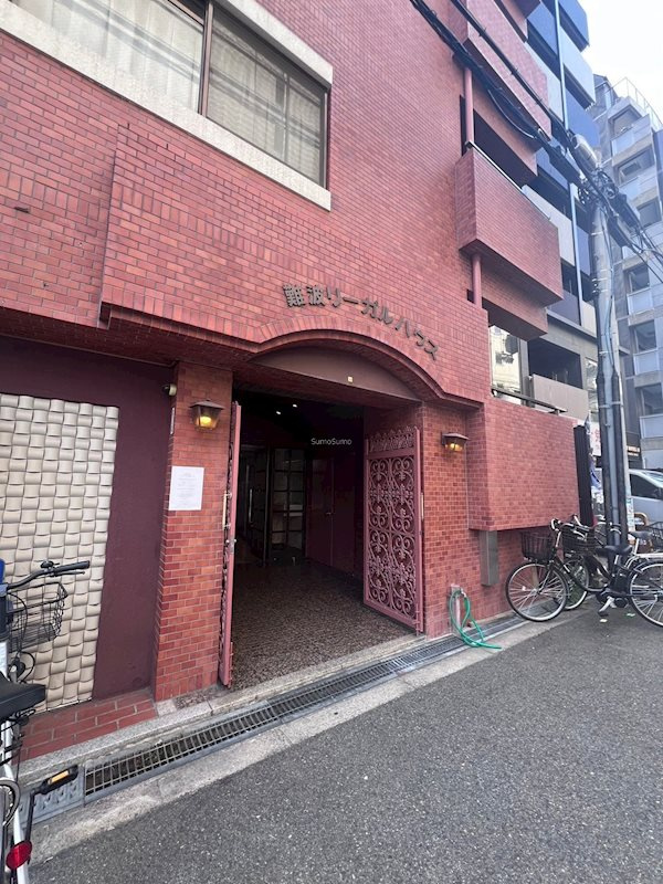 難波リーガルハウスの外観