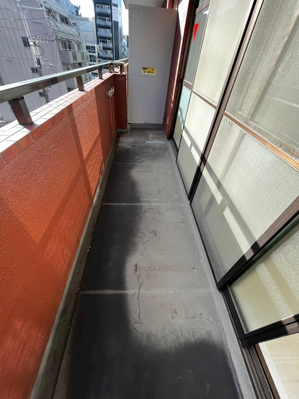 難波リーガルハウスのバルコニー