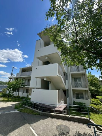グリーンヒルズ御影6号棟の外観