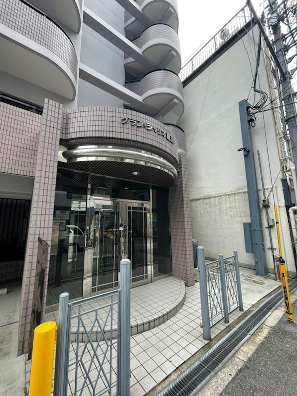グランシャリオ高津のエントランス