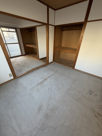 ロイヤル石井の内装