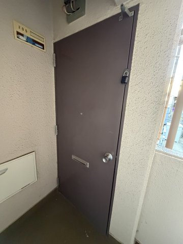 ロイヤル石井の玄関