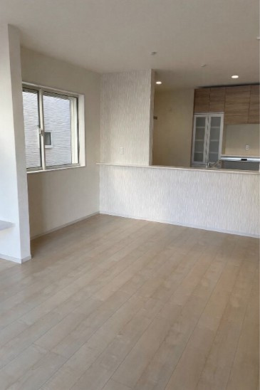 泉町戸建の居間・リビング