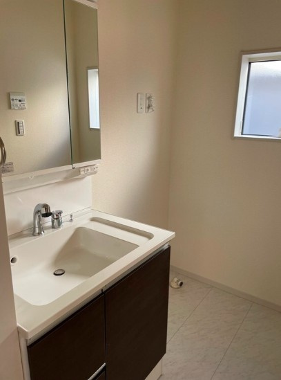 泉町戸建の独立洗面台