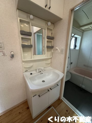 【洗面所】 | ナガノハウス | 明るい洗面所です