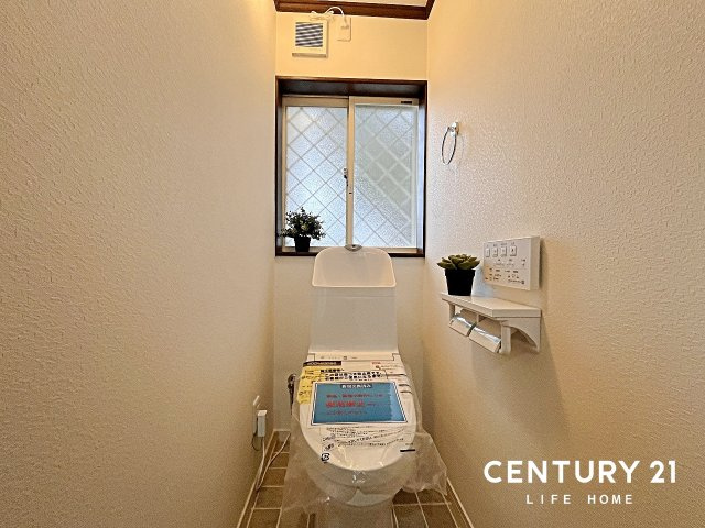 【トイレ】 | 小田急線「柿生」中古戸建 | 落ち着いたトイレです