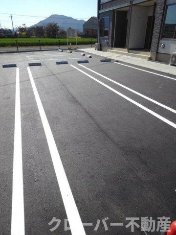 ルーベル金蔵寺ⅢＡの駐車場