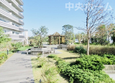 【中庭】 | WコンフォートタワーズWEST | 敷地内には緑が多く住環境良好です