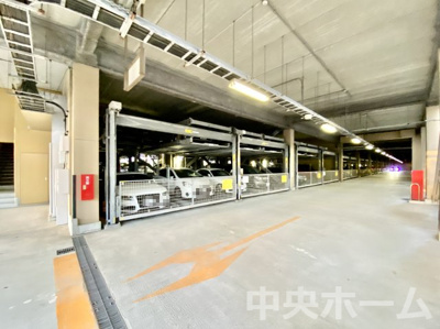 【駐車場】 | WコンフォートタワーズWEST | 【敷地内駐車場】最新の空き状況や費用などの詳細は担当スタッフまでお問い合わせください。