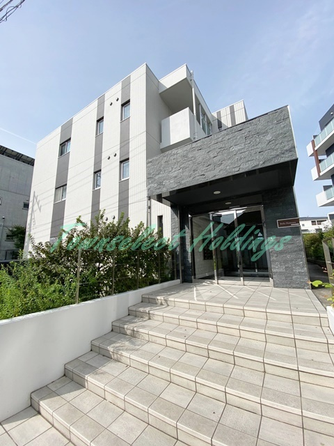 藤沢市弥勒寺１丁目の賃貸マンションのエントランス