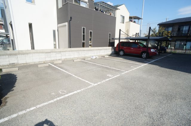 ヴァンベール東の駐車場