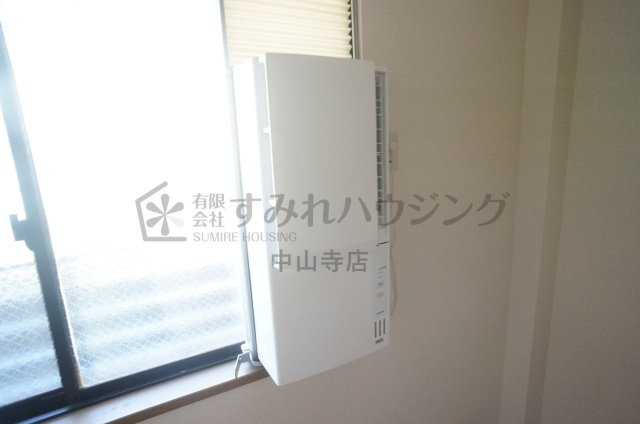 ヴァンベール東の設備|寝室にウィンドウエアコン設置しました！