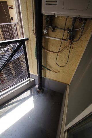 【設備】 | ラ・コート滝谷A | 室外洗濯機置場