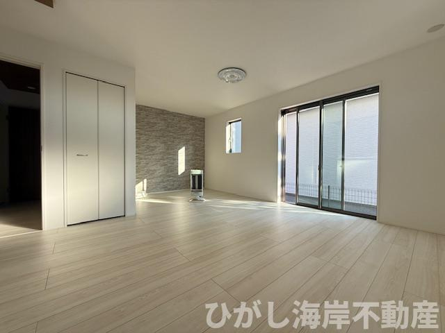 大磯町東小磯　新築戸建　全２棟の居間・リビング|17帖　LDK