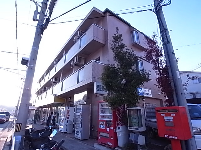 リバーサイド樫の木の駐車場
