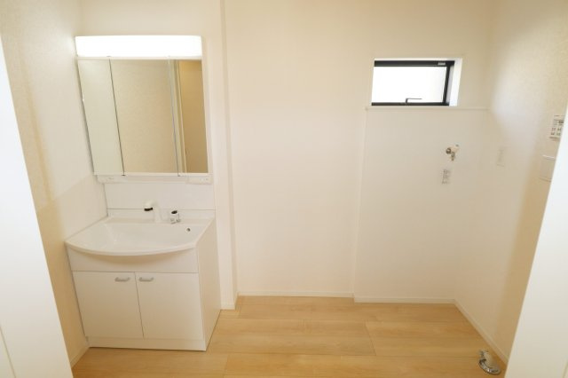 岩瀬郡鏡石町境　　　２号棟　　　鏡石第１小学校、鏡石中学区のトイレ|※同社施工例