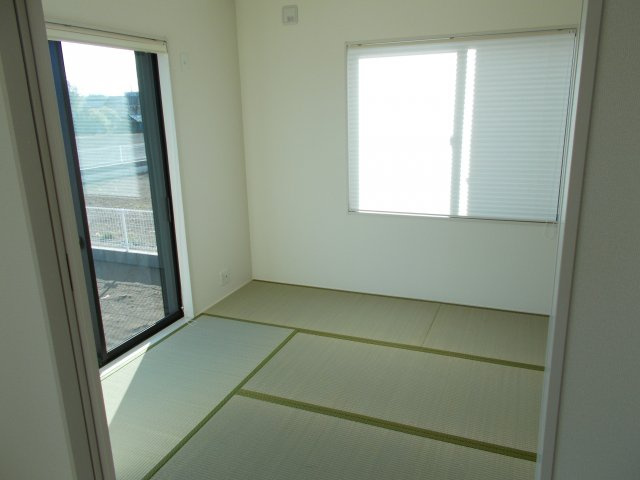 リーブルガーデンS前橋市江田町第４　１号棟の和室|６帖の広さの和室つきなので来客時も便利です！