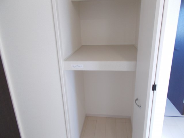 リーブルガーデンS前橋市江田町第４　１号棟の収納|便利な廊下収納付き！