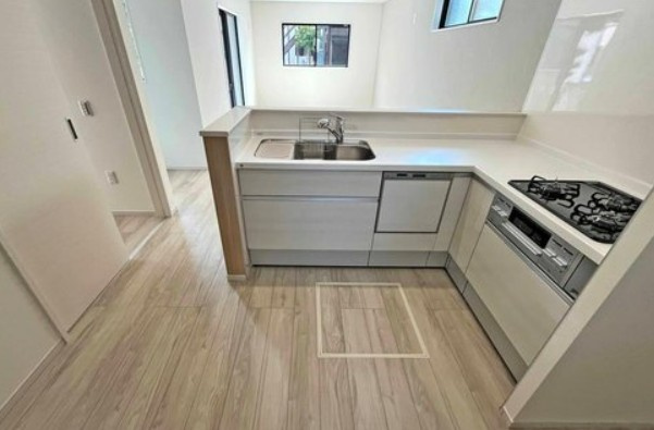 【新築】坂戸市千代田７期 全１棟のキッチン|使い勝手の良いシステムキッチン☆