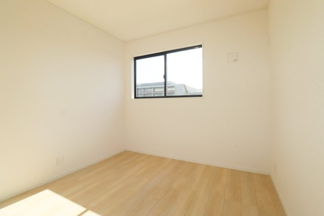 岩瀬郡鏡石町境　　　３号棟　　　鏡石第１小学校、鏡石中学区の洋室|※同社施工例