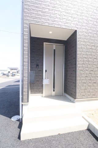 岩瀬郡鏡石町境　　　４号棟　　　鏡石第１小学校、鏡石中学区の玄関