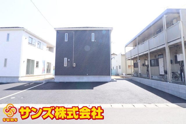 岩瀬郡鏡石町境　　　４号棟　　　鏡石第１小学校、鏡石中学区の外観|西側から見た駐車場を含む外観